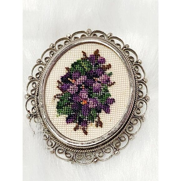 Set of 2 Needlepoint Brooches - Picture 2 of 6